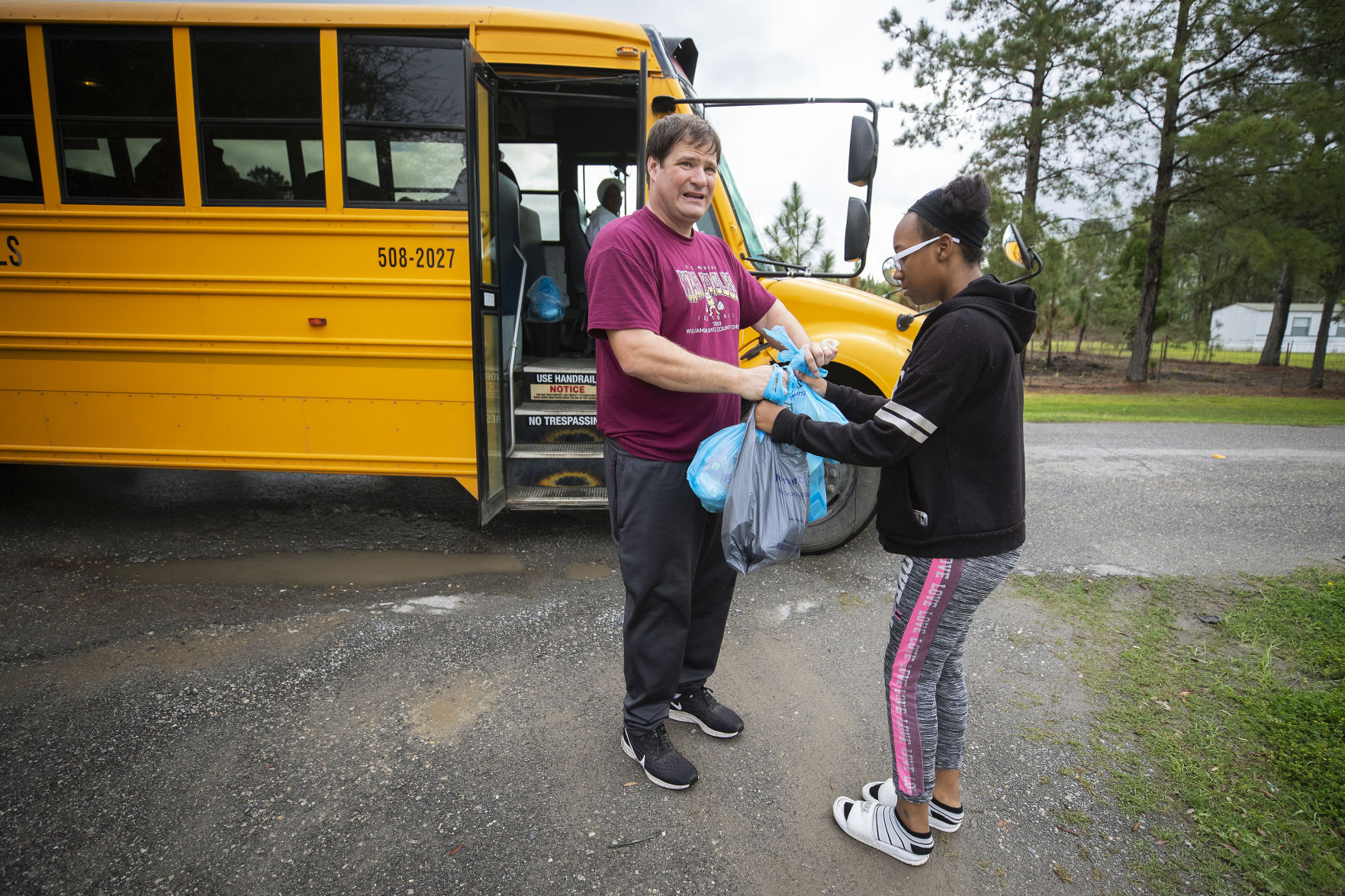 brian handing out meal.jpg